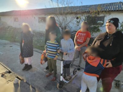 in secolul XXI, o familie cu 6 copii traieste intr-un grajd, la marginea satului Ciocarlia. Video