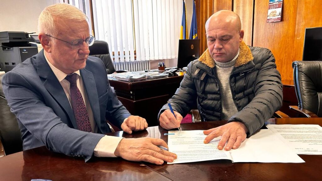 Primarul comunei Comana, a semnat contractul de finanțare pentru obiectivul de investiții ,,Asfaltare străzi Comana, Tătaru și Pelinu, etapa I”